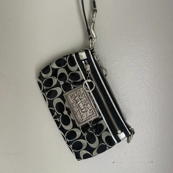 Coach Poppy Wristlet - Picture 1 of 1